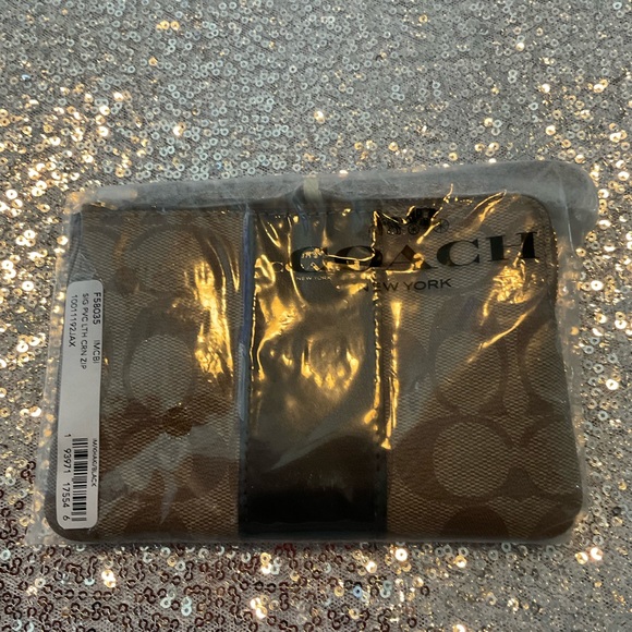 Coach signature Corner zip wristlet - Picture 5 of 8